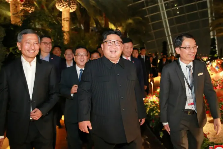 Kim passeando por Cingapura antes de encontro com Trump: arsenal nuclear norte-coreano será questão central das conversações (KCNA/Reuters)