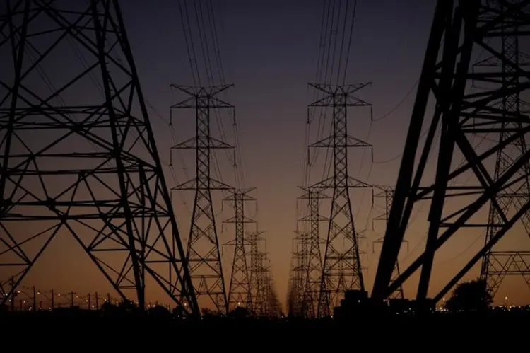 Energia: ausência de pagamentos nas liquidações da CCEE tem prejudicado empresas que geralmente têm créditos a receber nessas operações (Ueslei Marcelino/Reuters)