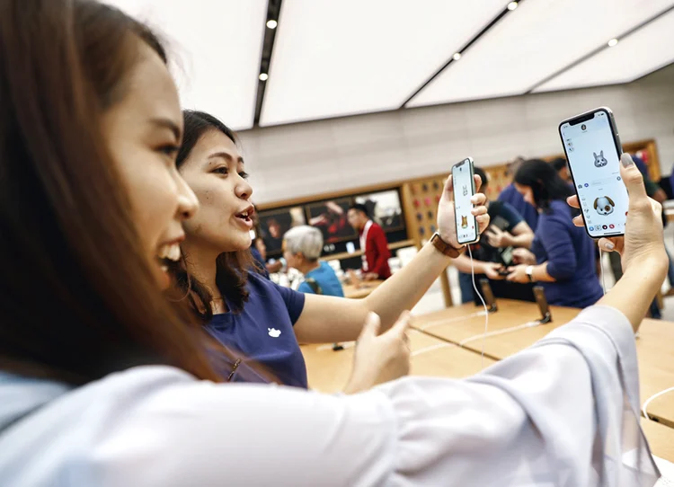 iPhone X: o celular deixou o reconhecimento facial mais próximo do consumidor (Edgar Su/Reuters)