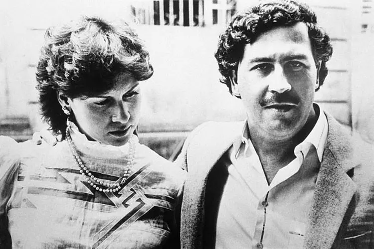 Traficante de drogas Pablo Escobar, chefe do cartel de Medellín, e sua esposa Maria Victoria, em 1983, na Colômbia (Eric Vandeville/Gamma-Rapho/Getty Images)