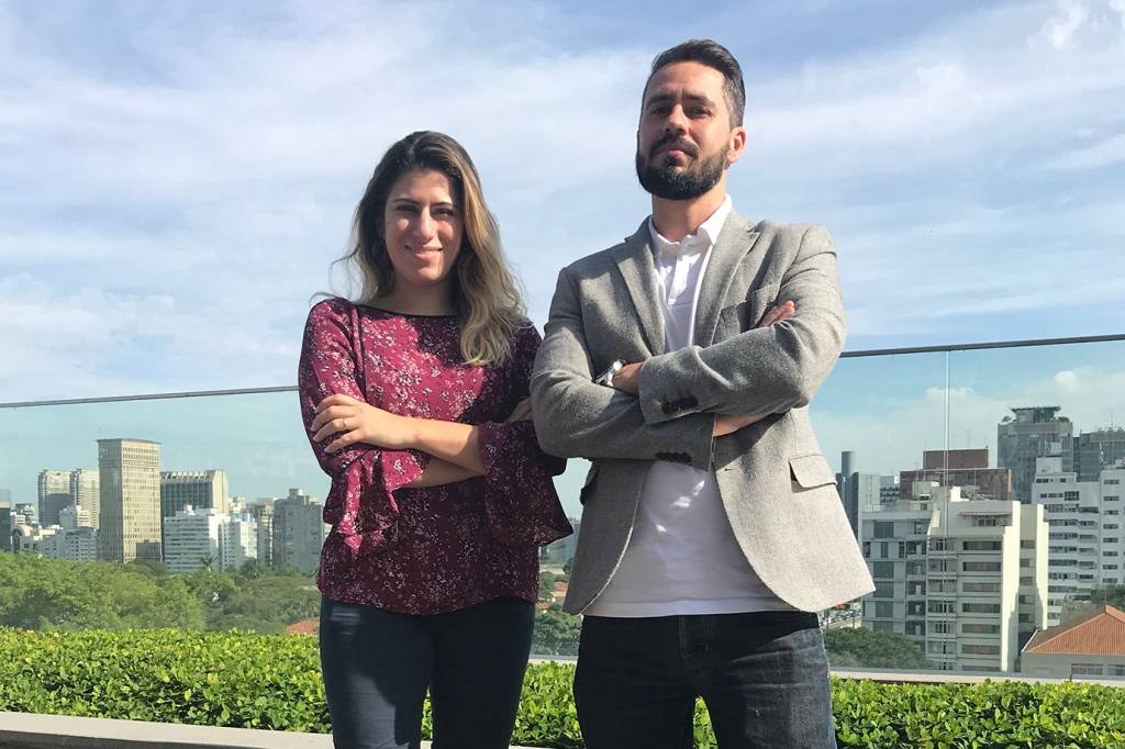 Carolina Rocha e Thiago Petersen, da Pet Anjo: startup mediou mais de 50 mil serviços no último ano (Pet Anjo/Divulgação)