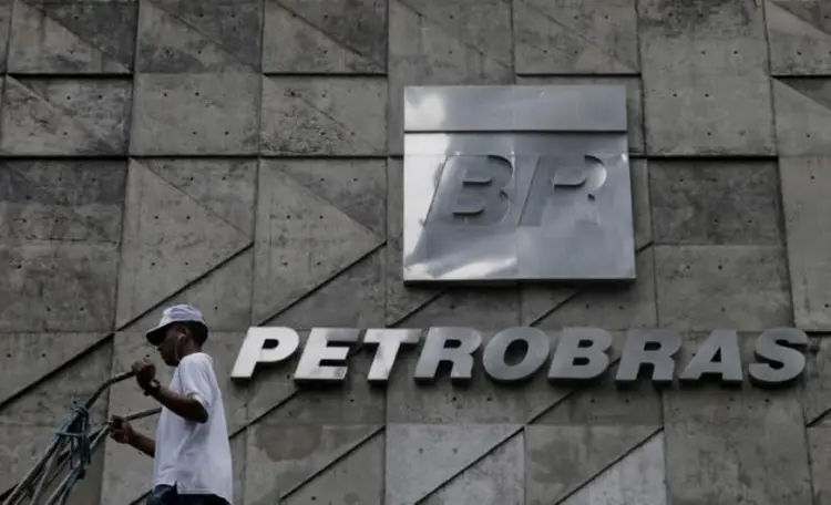 Petrobras: a diretoria da companhia anunciou em setembro reajustes diários do combustível (Ricardo Moraes/Reuters)