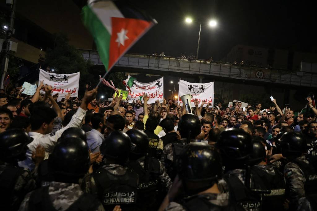 Novo primeiro-ministro da Jordânia vai retirar lei que gerou protestos