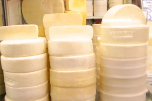 Imagem referente à matéria: Pizza ameaçada? Itália contesta tarifas de 30% sobre exportações de queijo para os EUA