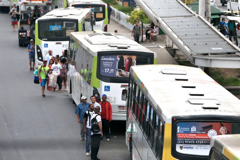 Motoristas e cobradores suspendem greve de ônibus no Rio por 24 horas