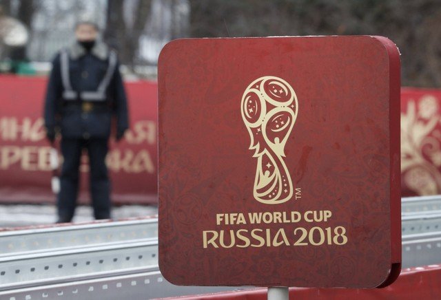 Placa com logo da Copa do Mundo em Moscou: ordem já havia sido estabelecida desde o início da Copa (Sergei Karpukhin/Reuters)