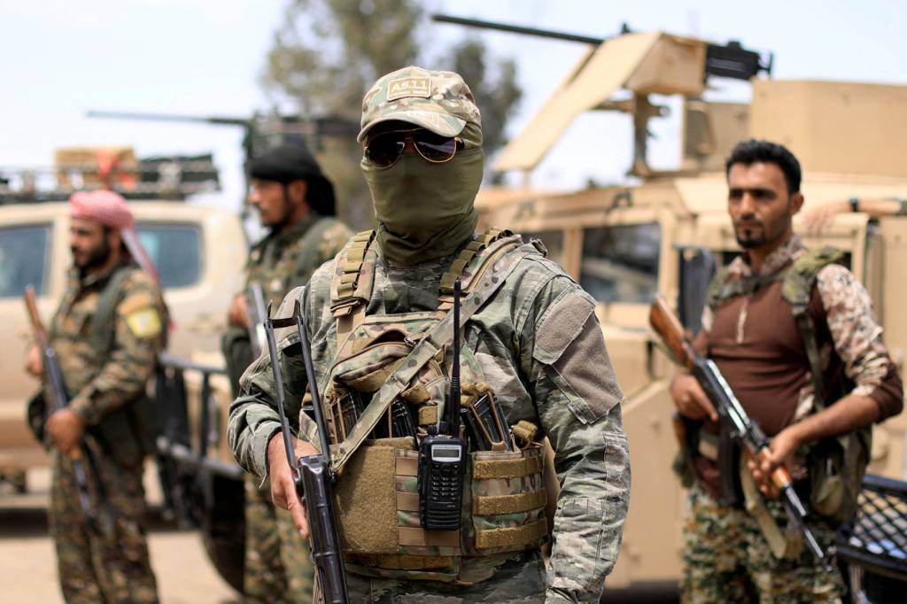 Pelo menos 16 soldados sírios morrem em confrontos com EI na Síria