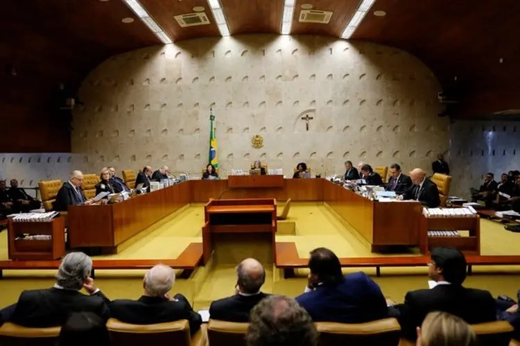 Os ministros do Supremo recebem atualmente R$ 33,7 mil. Valor não pode ser ultrapassado por nenhum servidor público (Adriano Machado/Reuters)