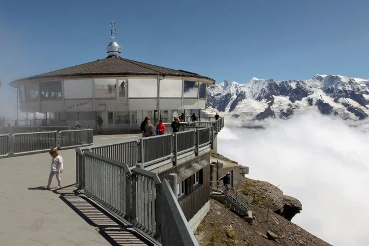 Piz Gloria: turistas estavam no topo da montanha, de 2.970 metros de altura, quando uma falha técnica desabilitou uma gôndola mais abaixo da montanha (Arnd Wiegmann/Reuters)