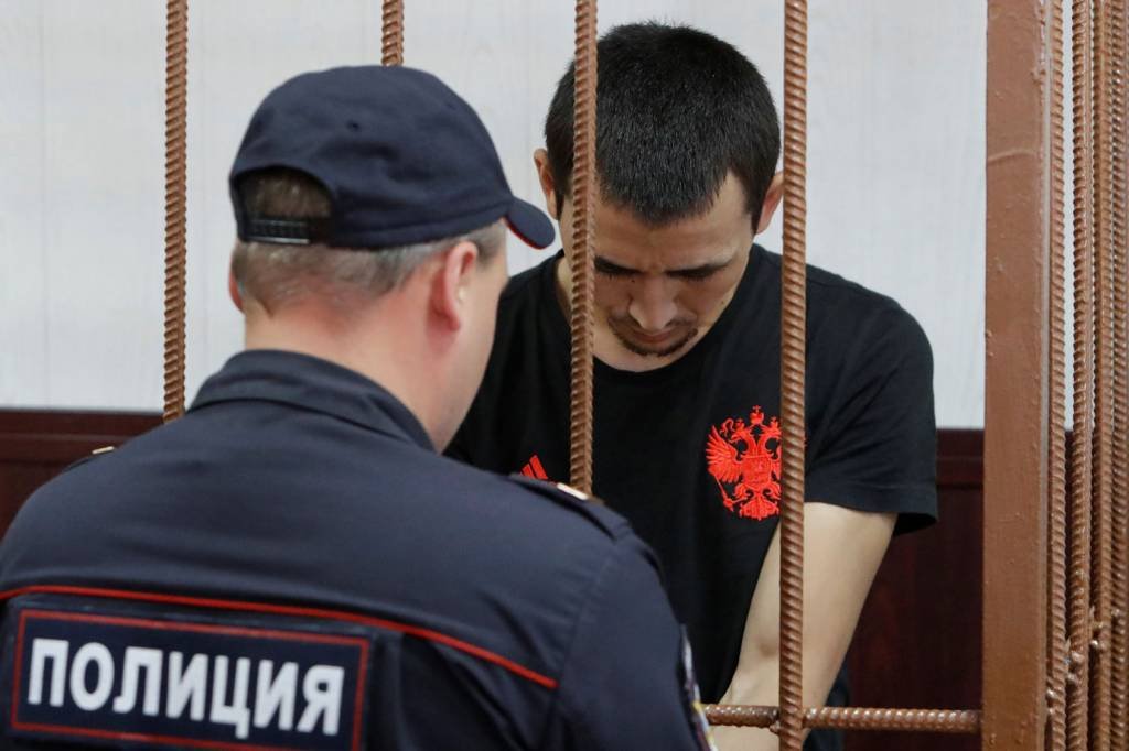 Justiça ordena prisão de taxista que atropelou pedestres em Moscou
