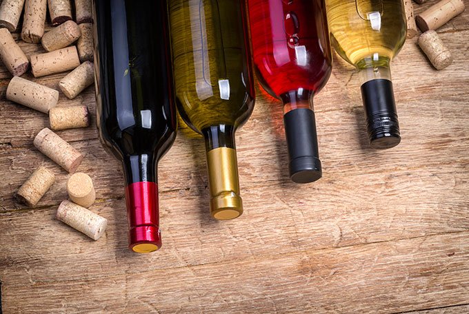 Três maneiras de abrir uma garrafa de vinho sem usar o saca-rolhas