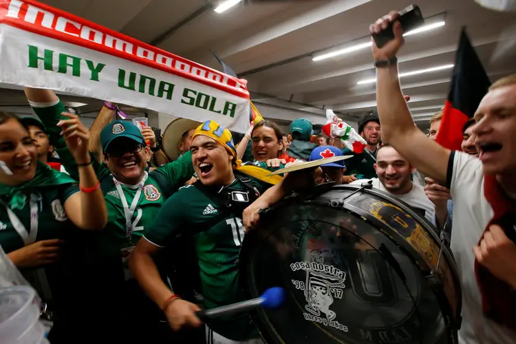Torcedores do México comemoram vitória contra a Alemanha na Copa do Mundo 2018 (Sergei Karpukhin/Reuters)