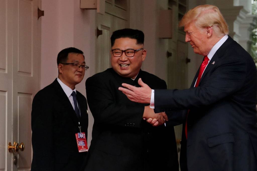 Kim se compromete com desnuclearização e Trump oferece segurança