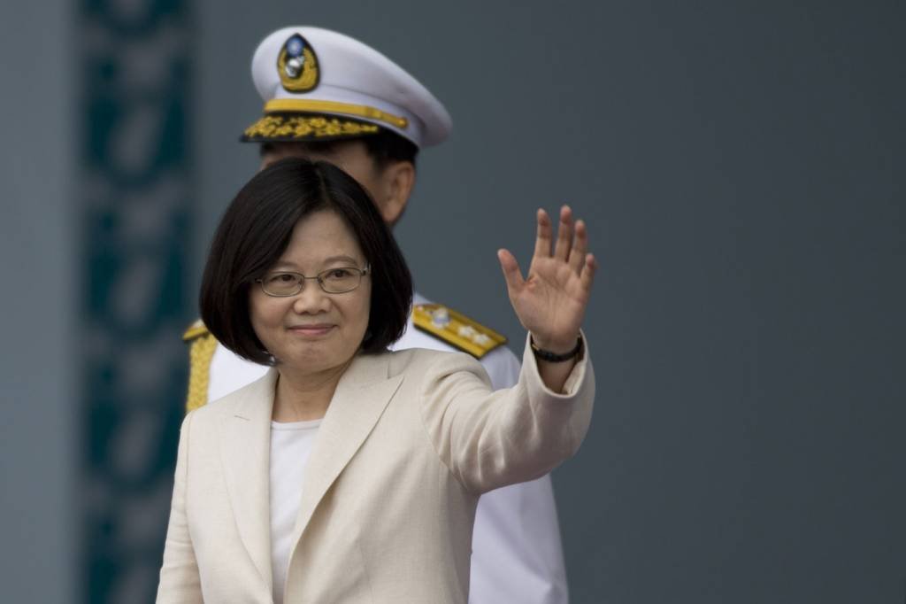Presidente de Taiwan pede que mundo 'contenha' ambições de Pequim