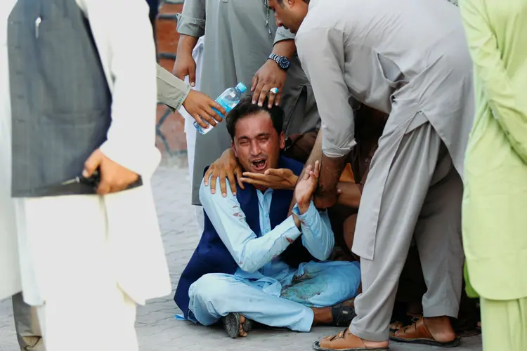 Vítima de ataque terrorista em Jalalabad, Afeganistão, em 16 de junho de 2018 (Parwiz/Reuters)