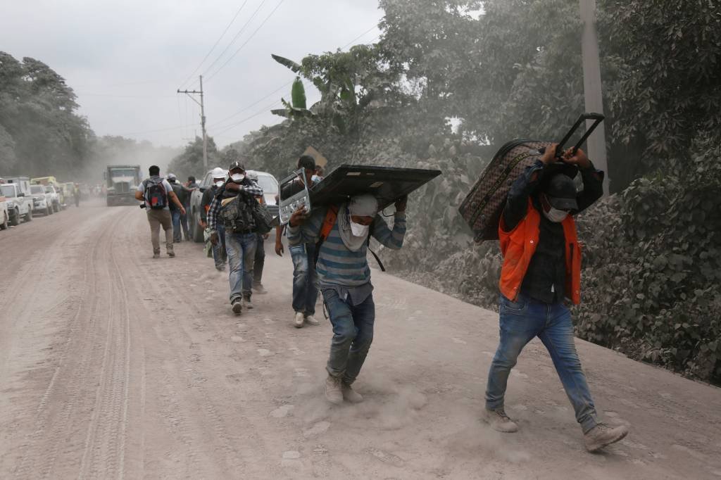 Área próxima ao Vulcão de Fogo é evacuada na Guatemala