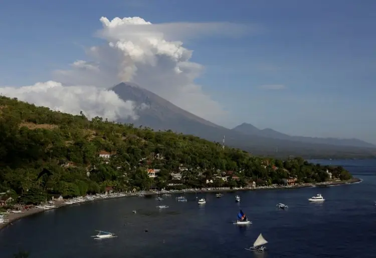 Agung: última erupção importante ocorreu em 1963, durou um ano e matou mais de mil pessoas (Johannes P. Christo/Reuters)