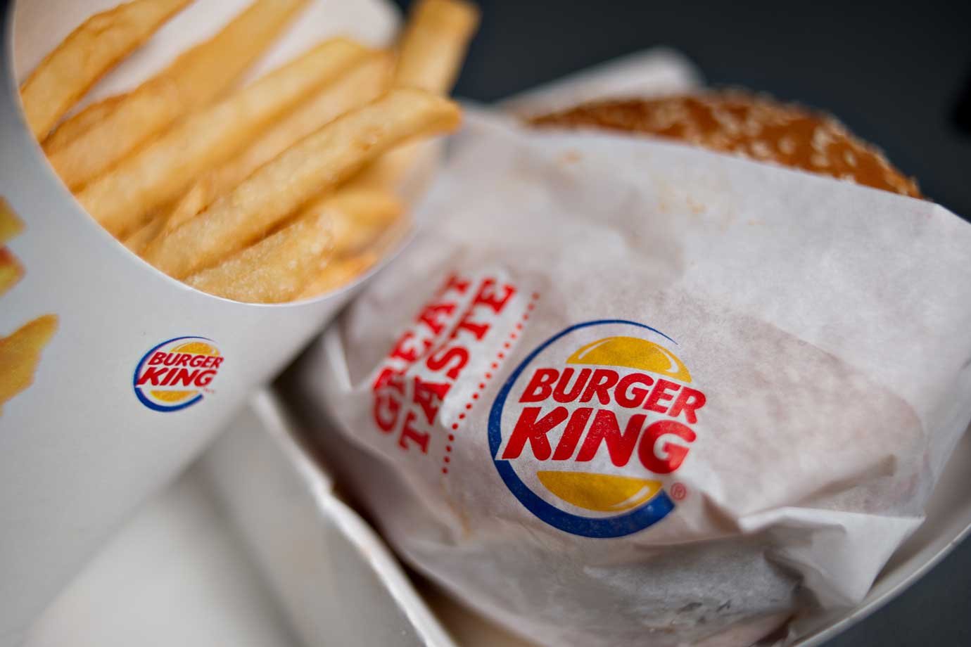 Burger King vai trocar canudos de plástico por biodegradáveis de papel