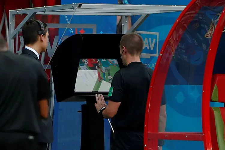 VAR: sistema está sendo utilizado na Copa do Mundo (John Sibley/Reuters)