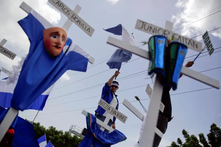 Protesto contra Daniel Ortega, presidente da Nicarágua, em Manágua, capital do país (Jorge Cabrera/Reuters)