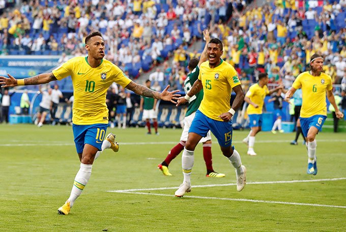 Neymar: chuteira nova da Nike durante partida contra o México (Carlos Garcia Rawlins/Reuters)
