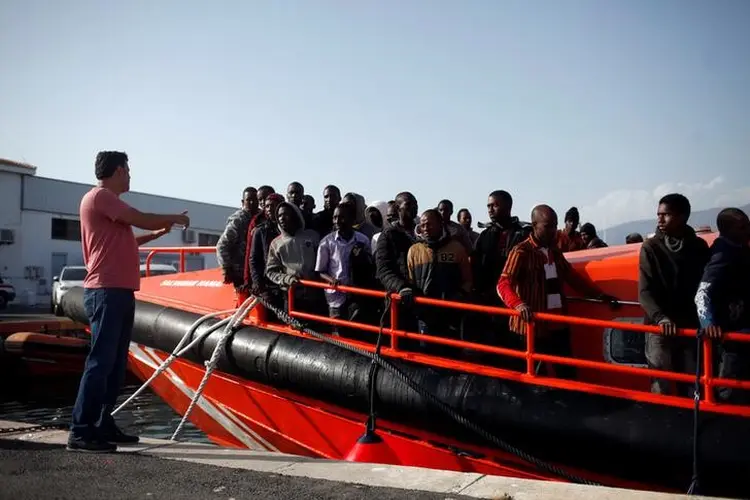 Cerca de 204 pessoas morreram depois de serem colocadas por traficantes de pessoas em embarcações inseguras (Jon Nazca/Reuters)