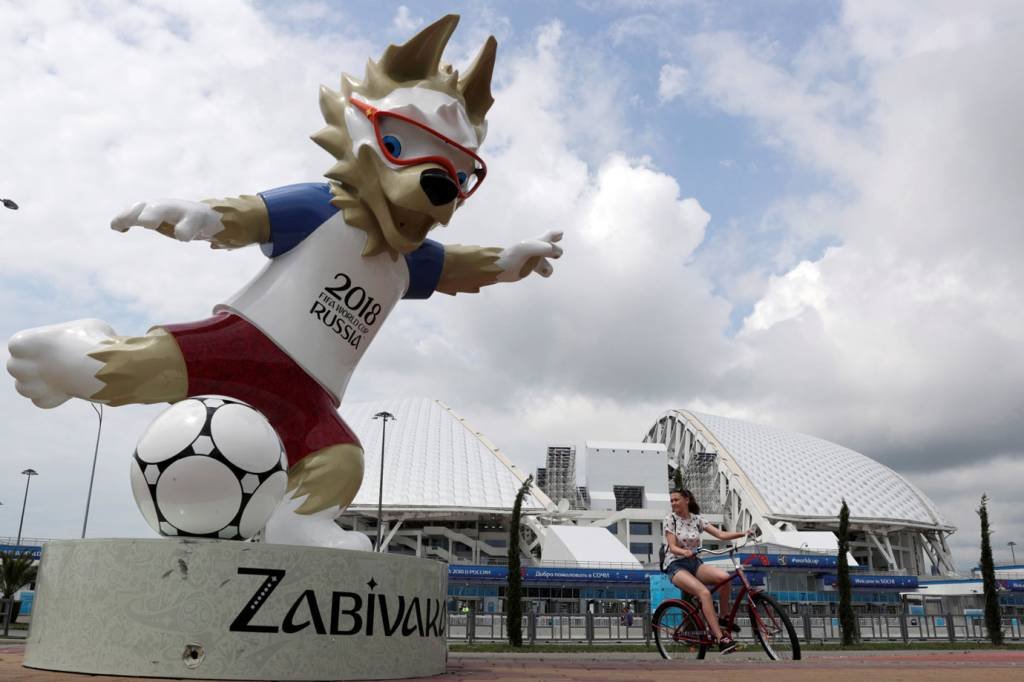 Estátua de mascote oficial da Copa de quase 2 metros é roubada na Rússia
