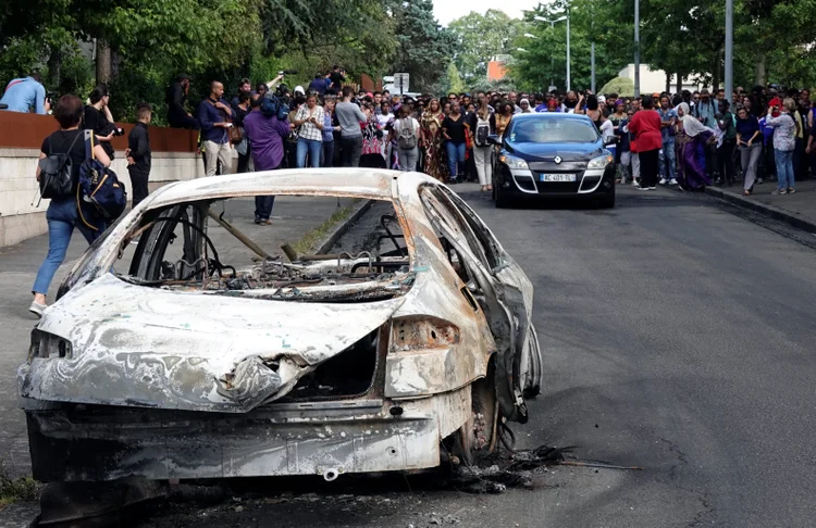 Mil pessoas marcharam em Nantes, pacificamente, para reivindicar "justiça e verdade" (Udi Kivity/Reuters)