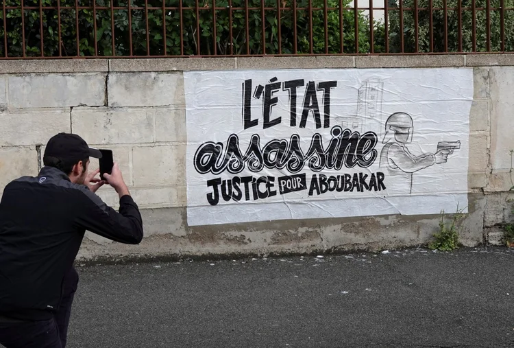 França: em sua primeira versão, o policial havia dito ter agido em legítima defesa (Udi Kivity/Reuters)