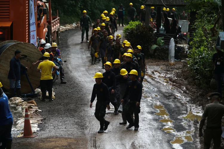 Autoridades comentaram o resgate dos meninos presos em caverna na Tailândia (Athit Perawongmetha/Reuters)