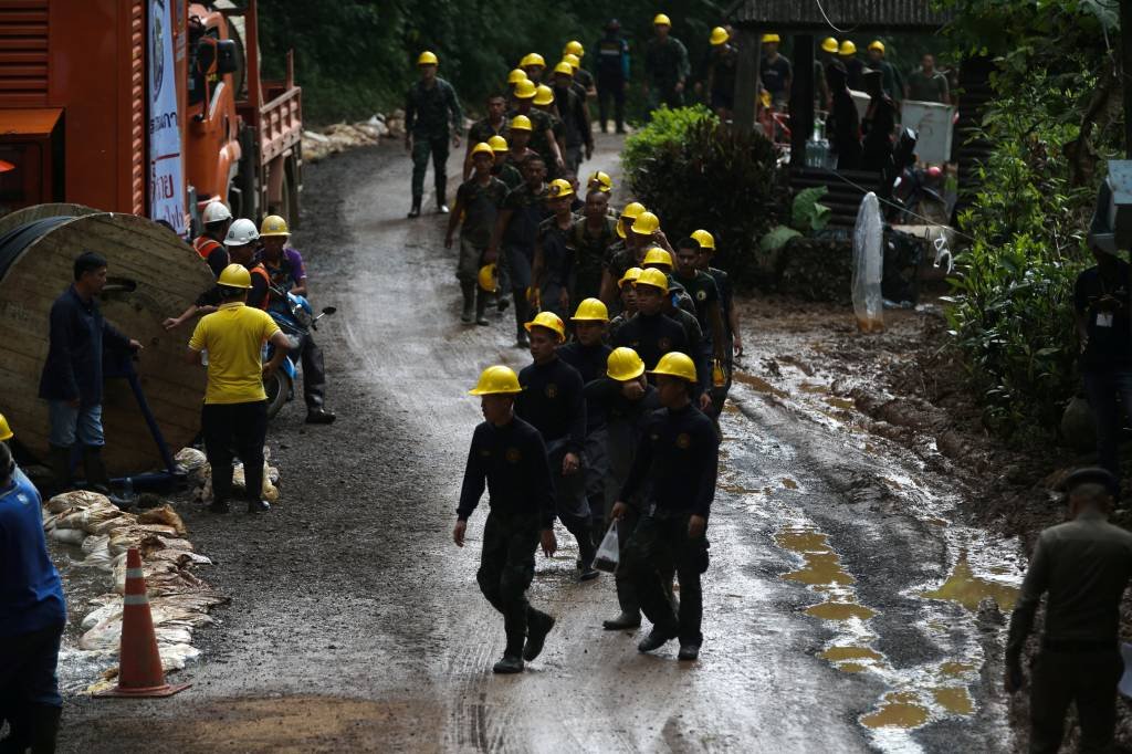 Autoridades comentam resgate de meninos presos em caverna na Tailândia