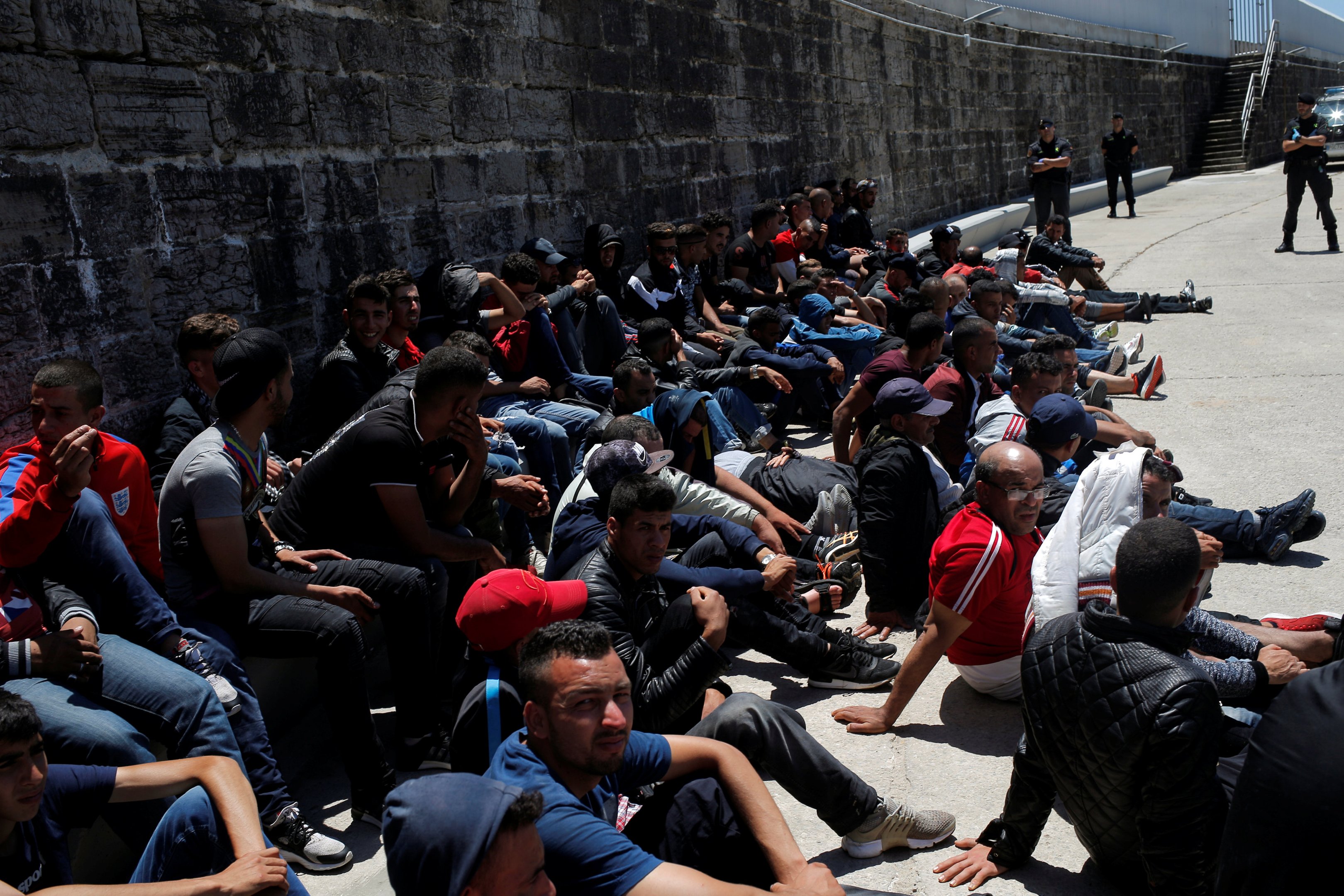 França deixará de punir quem abrigar migrantes em situação ilegal