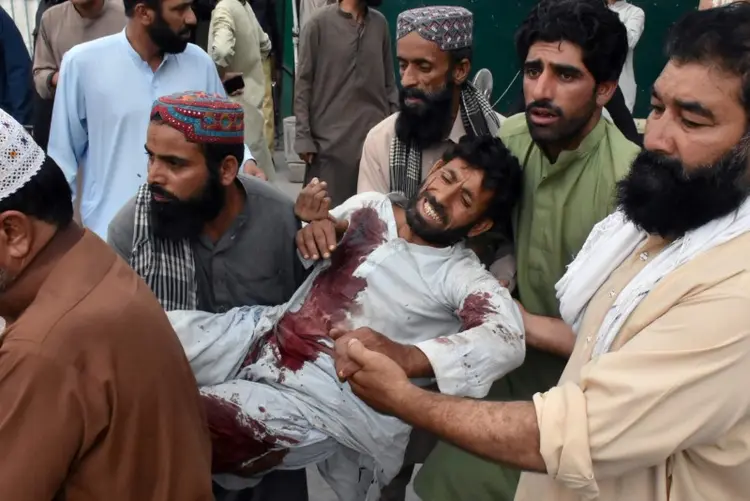 Paquistão: ataque foi o mais letal realizado no país em mais de um ano e é o terceiro incidente de violência relacionada à eleição apenas nesta semana (Naseer Ahmed/Reuters)