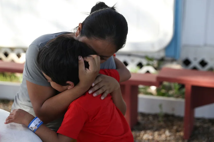 Imigração: famílias foram reunificadas após a separação na fronteira com o México como consequência da política de tolerância zero de Trump (Loren Elliott/Reuters)