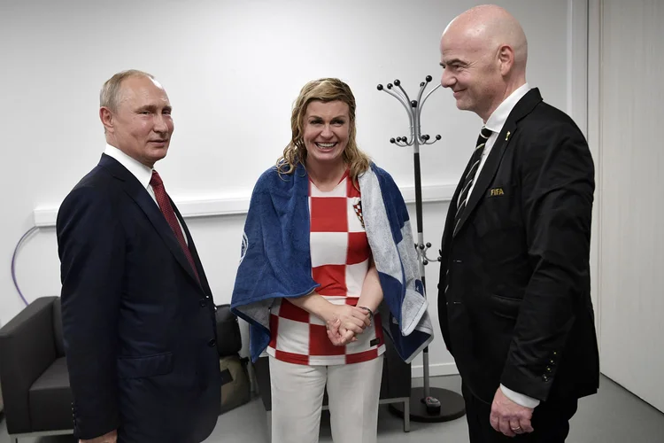 Presidente da Croácia, Kolinda Grabar Kitarovic, conquistou muitos admiradores na final da Copa do Mundo em Moscou (Sputnik/Alexei Nikolsky/Kremlin/Reuters)