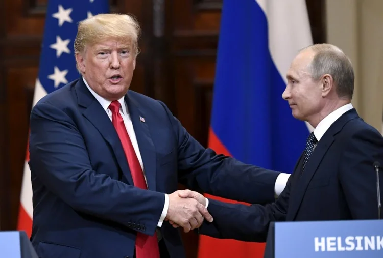 Trump e Putin: um dos diretores da CIA chamou a postura do presidente americano em coletiva com líder russo de "traição" (Lehtikuva/Antti Aimo-Koivisto/Reuters)