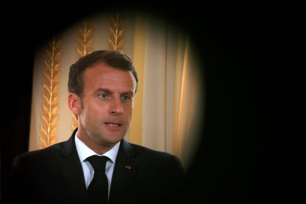 Macron garante ser "único responsável" por gestão de caso de guarda-costas