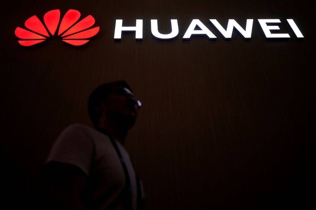 Principal operadora britânica cancela uso de equipamentos Huawei