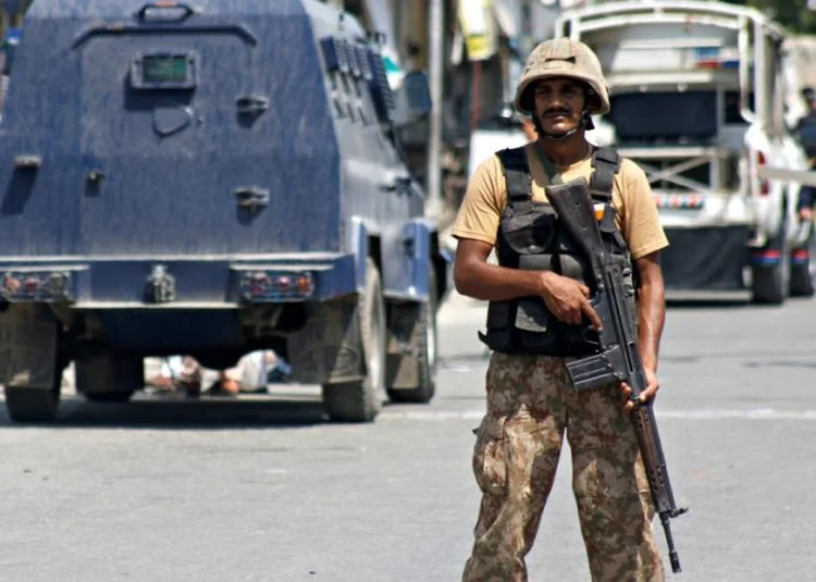 Síria: pelo menos quatro homens-bomba do EI que carregavam cinturões com explosivos detonaram os artefatos perto de um mercado e em outros pontos da cidade (Khuram Parvez/Reuters)