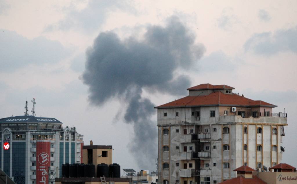 Israel bombardeia alvos militares na Faixa de Gaza