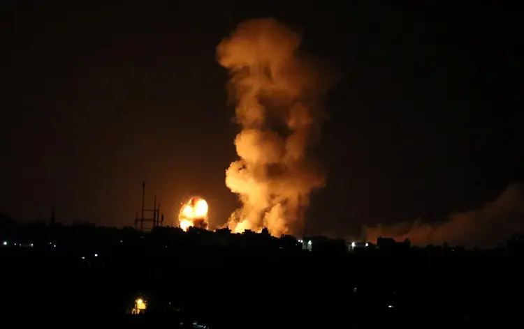 Faixa de Gaza: dois palestinos morreram no sul da região, em bombardeios israelenses contra um posto de observação do Hamas (Ibraheem Abu Mustafa/Reuters)