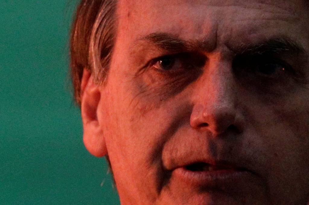 No Roda Viva, Bolsonaro questiona escravidão e cotas