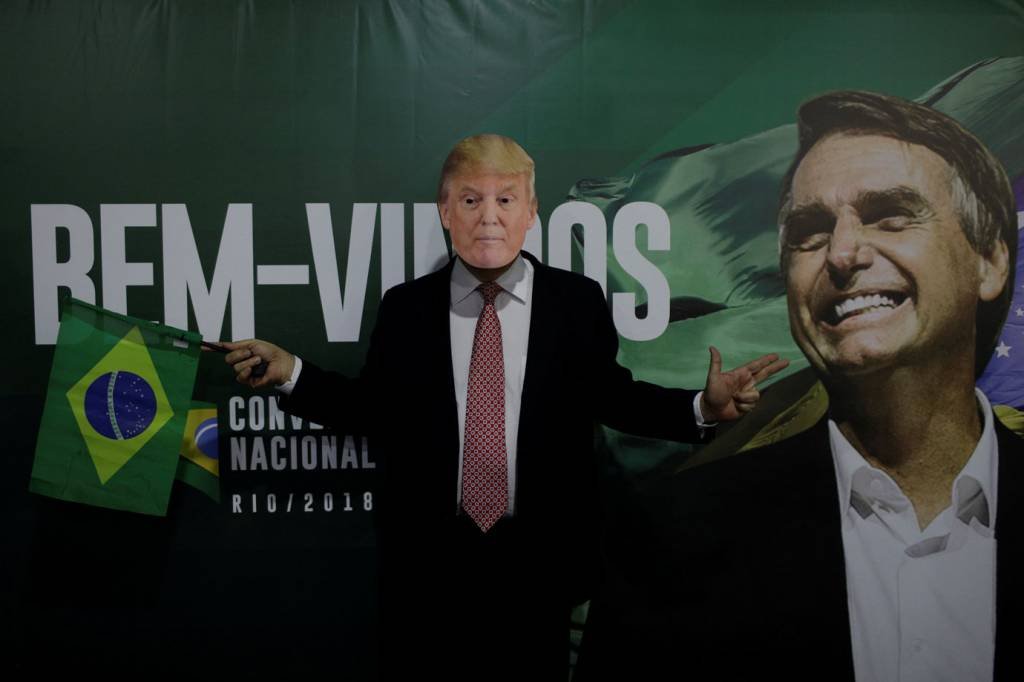 Convenção que lançou Bolsonaro atrai de monarquistas a “Trump”