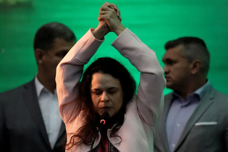 Janaína Paschoal foi a segunda pessoa mais aplaudida ao chegar à convenção nacional do Partido Social Liberal (Ricardo Moraes/Reuters)