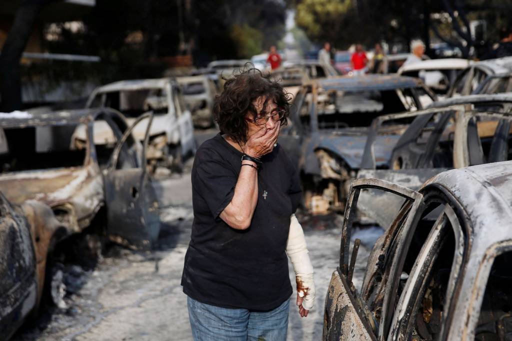 Sobe para 74 número de mortos nos incêndios na Grécia