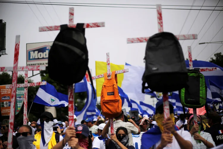 Nicarágua: mãe da universitária brasileira assassinada segunda-feira disse hoje (25) que, até o momento, não recebeu qualquer tipo de informação ou ajuda das autoridades brasileiras (Jorge Cabrera/Reuters)