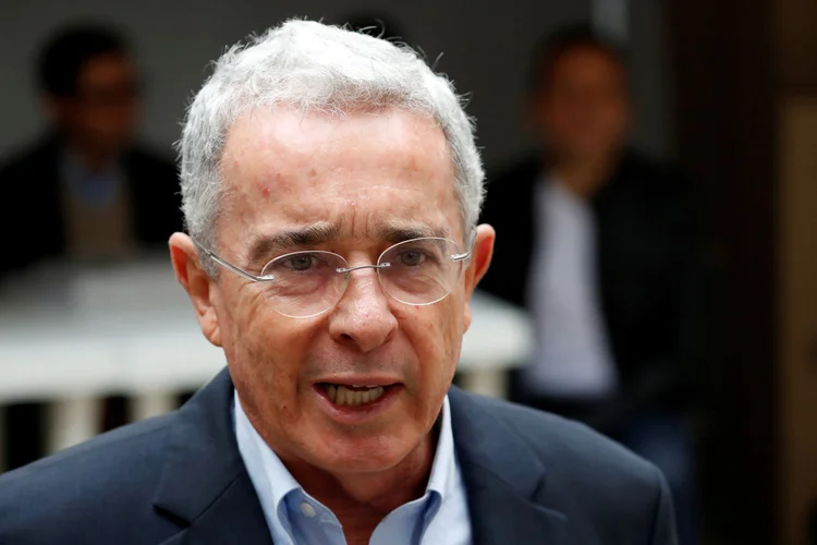 Uribe: ele foi reeleito senador com a maior votação da história do pleito para o cargo na Colômbia, cargo que ocupava há quatro dias (Carlos Garcia Rawlins/Reuters)