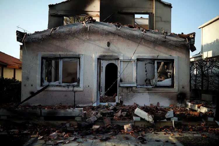 Grécia: número de mortos pelos incêndios devastadores que atingiram a costa nordeste de Atenas subiu para 79 (Alkis Konstantinidis/Reuters)