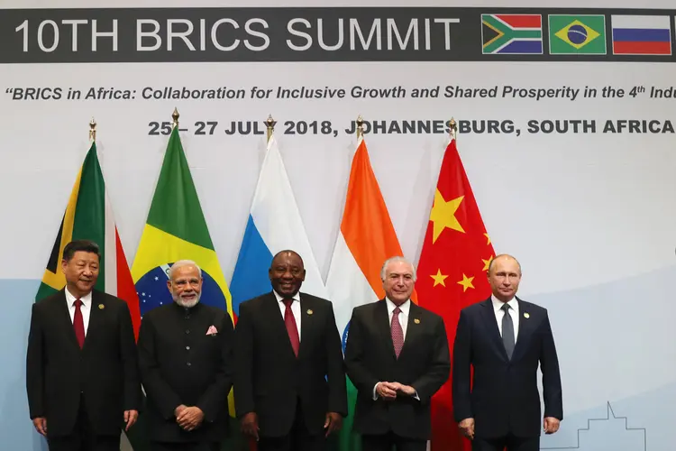 BRICS: Temer afirmou nesta quinta-feira, 26, que pediu ao líder da China, Xi Jinping, que retire a sobretaxa sobre exportações brasileiras de carne de frango e açúcar no país (Mike Hutchings/Reuters)