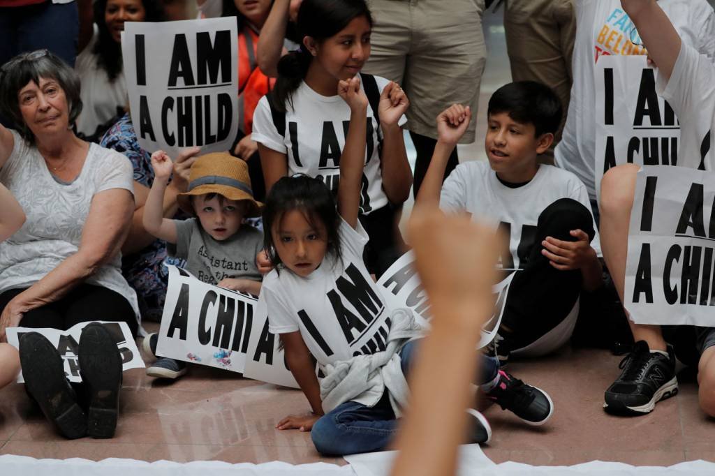 A dura realidade das famílias separadas nos EUA, segundo as crianças